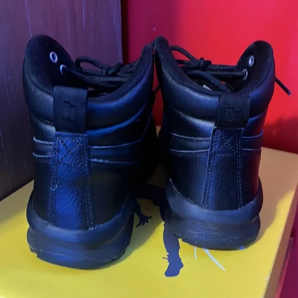 ACG Nike boots like new!!! - Picture 3 of 5